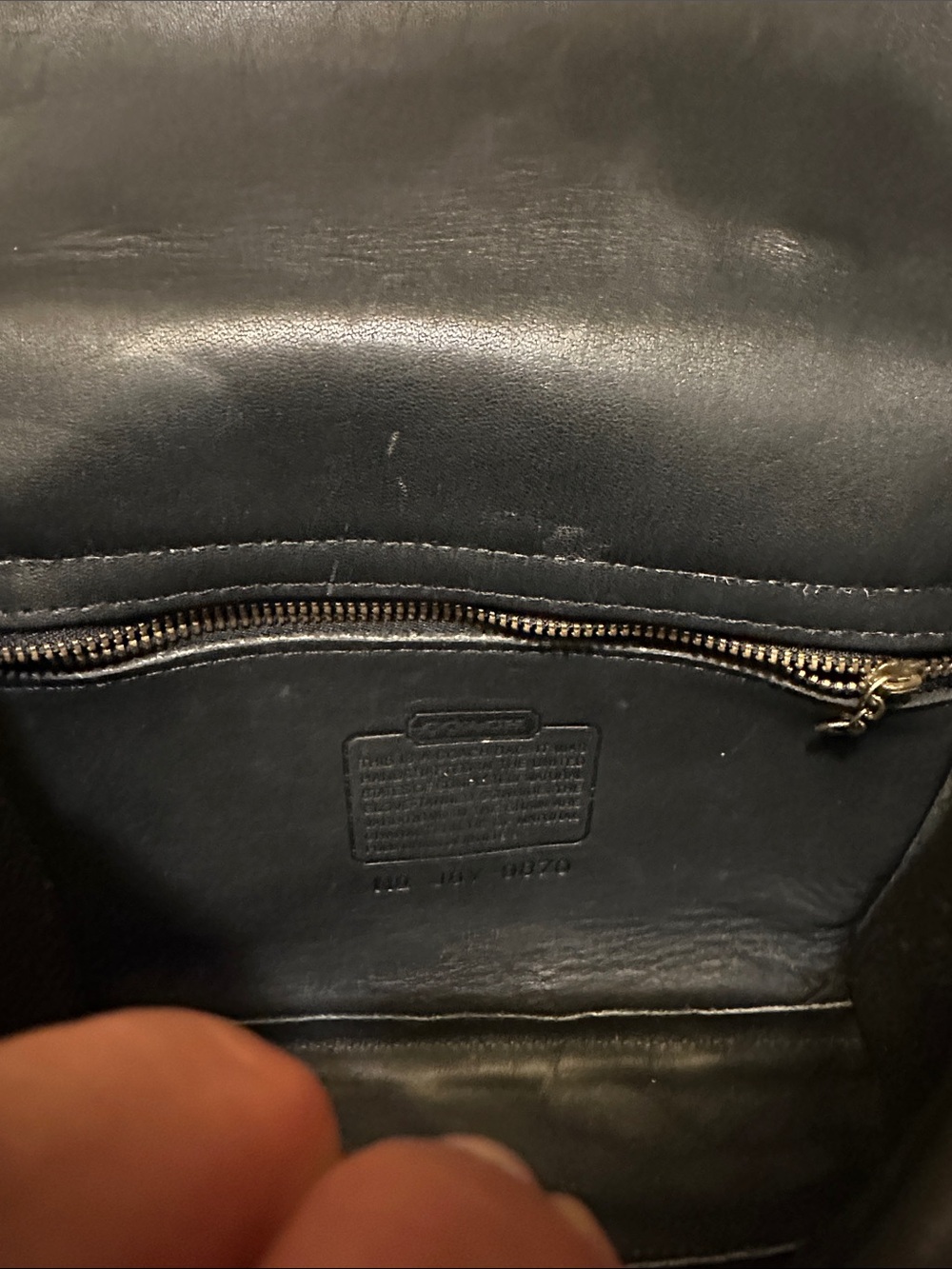Classic Black Leather Crossbody Bag with Turn-Lock Closure - Picture 3 of 3